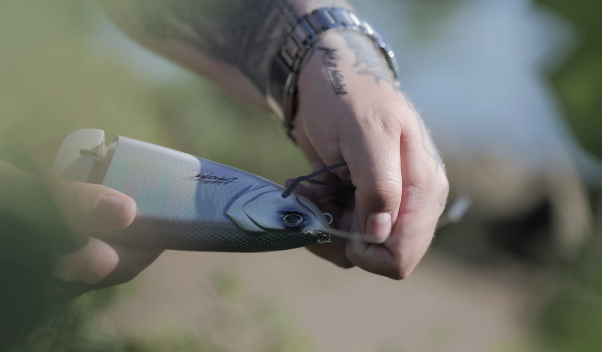 Ein exklusiver DRT Ghost Swimbait in der Farbe Hasu, präsentiert im Köderkult JDM Shop.